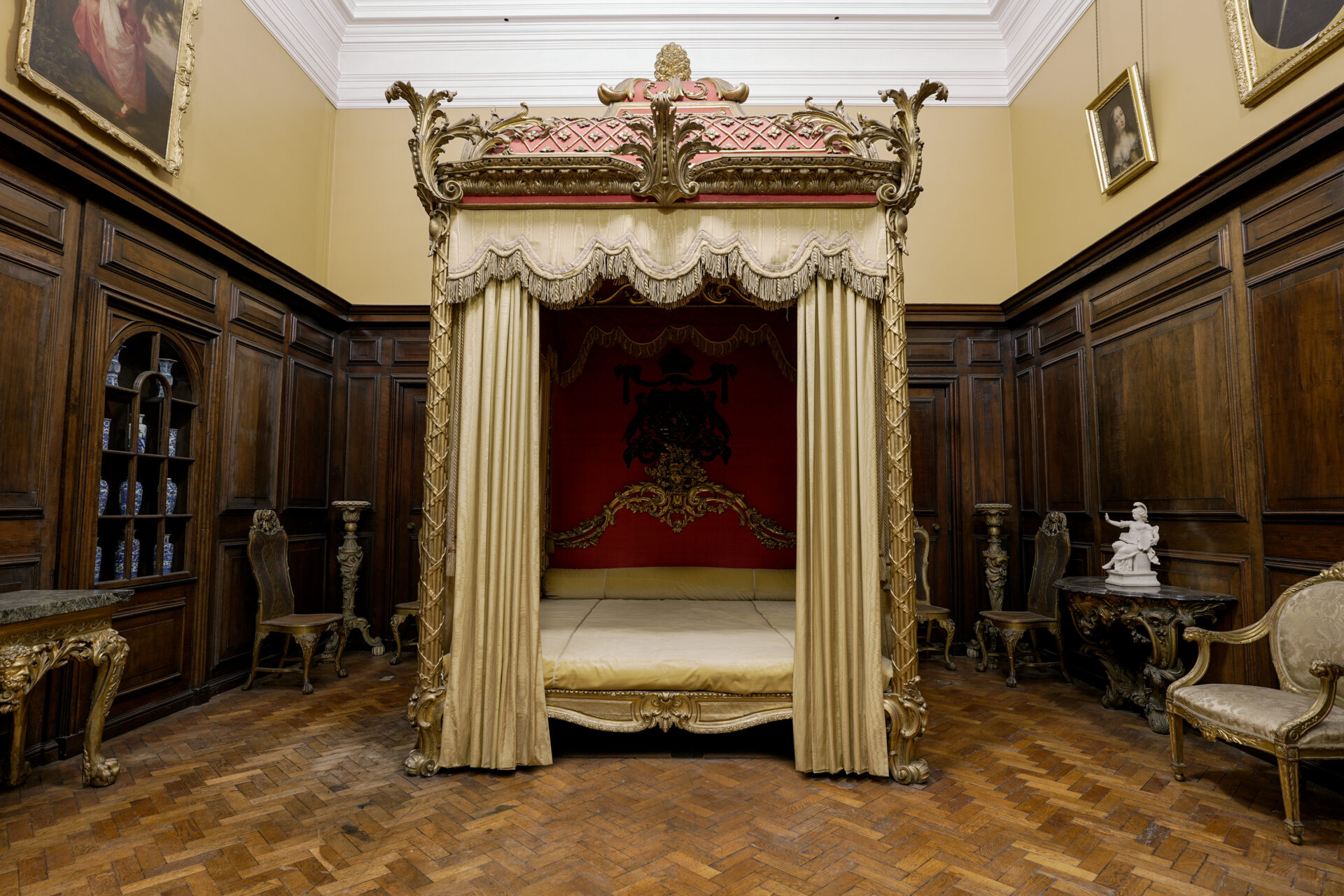 an antique four poster bed