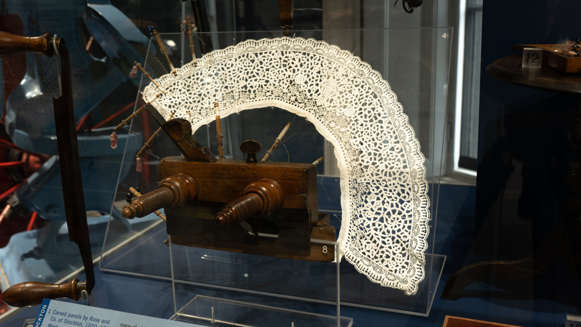a antique lace collar